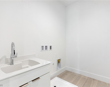 647 Spotted Falcon Street - Photo Thumbnail 24