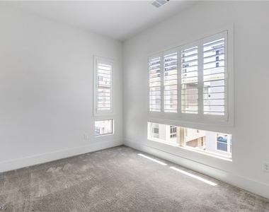647 Spotted Falcon Street - Photo Thumbnail 32
