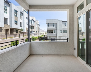 647 Spotted Falcon Street - Photo Thumbnail 28
