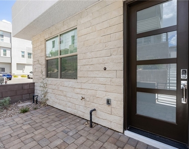 647 Spotted Falcon Street - Photo Thumbnail 5
