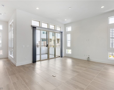 647 Spotted Falcon Street - Photo Thumbnail 17