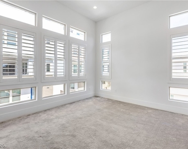 647 Spotted Falcon Street - Photo Thumbnail 31