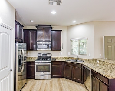 9597 Greensburg Avenue - Photo Thumbnail 10