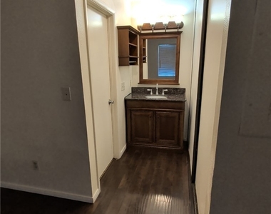 4813 Nara Vista Way - Photo Thumbnail 9