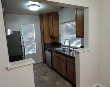 4813 Nara Vista Way - Photo Thumbnail 4