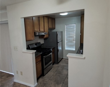 4813 Nara Vista Way - Photo Thumbnail 3