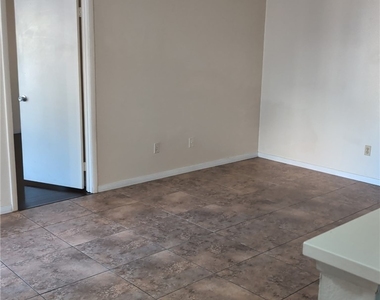 4813 Nara Vista Way - Photo Thumbnail 6