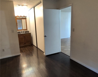 4813 Nara Vista Way - Photo Thumbnail 10