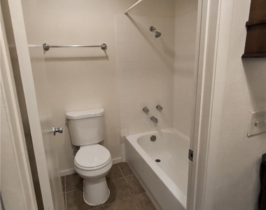 4813 Nara Vista Way - Photo Thumbnail 8