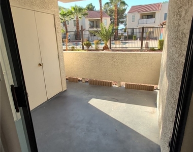 4813 Nara Vista Way - Photo Thumbnail 11