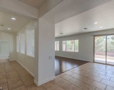 2553 Chateau Clermont Street - Photo Thumbnail 6