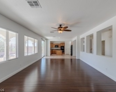 2553 Chateau Clermont Street - Photo Thumbnail 7