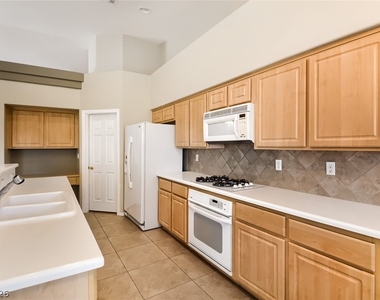 1107 Bear Cub Court - Photo Thumbnail 4
