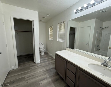 8012 Dutch Villas Street - Photo Thumbnail 9