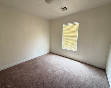 8012 Dutch Villas Street - Photo Thumbnail 13