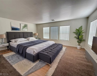 8012 Dutch Villas Street - Photo Thumbnail 6