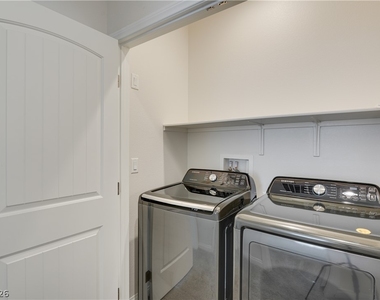 7039 Atwood Peaks Avenue - Photo Thumbnail 22
