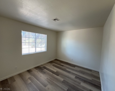 2697 Aarondavid Drive - Photo Thumbnail 17