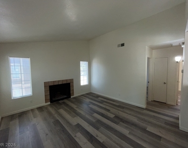 2697 Aarondavid Drive - Photo Thumbnail 5