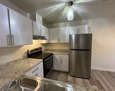 2697 Aarondavid Drive - Photo Thumbnail 12