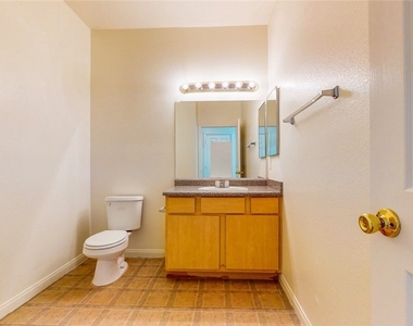4915 E Russell Road - Photo Thumbnail 10