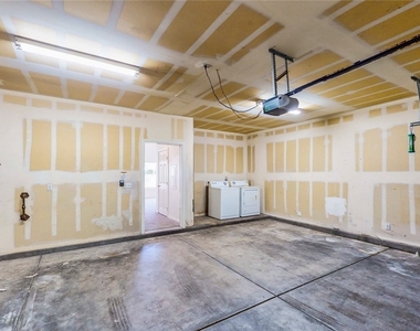4915 E Russell Road - Photo Thumbnail 17