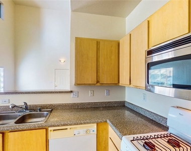 4915 E Russell Road - Photo Thumbnail 9