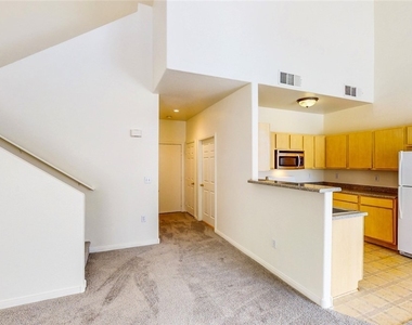 4915 E Russell Road - Photo Thumbnail 7