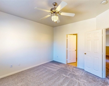 4915 E Russell Road - Photo Thumbnail 14