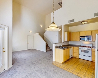 4915 E Russell Road - Photo Thumbnail 8