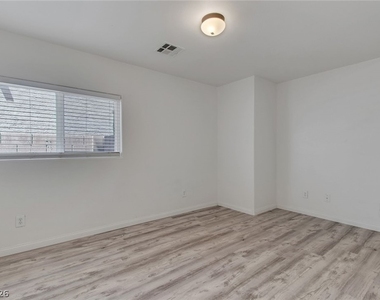 3229 Visionary Bay Avenue - Photo Thumbnail 18