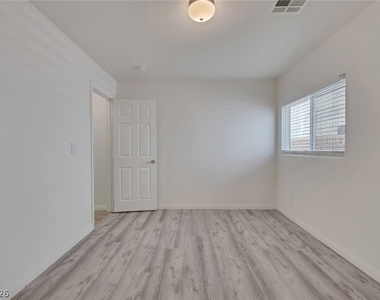 3229 Visionary Bay Avenue - Photo Thumbnail 17