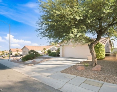 10129 Cresent Creek Drive - Photo Thumbnail 5