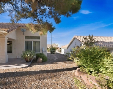 10129 Cresent Creek Drive - Photo Thumbnail 6