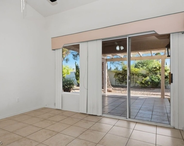 10129 Cresent Creek Drive - Photo Thumbnail 14