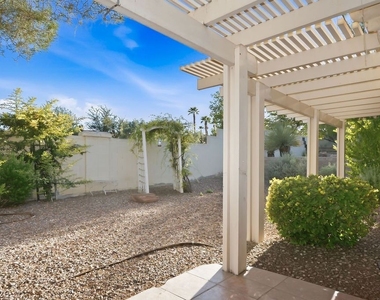 10129 Cresent Creek Drive - Photo Thumbnail 8