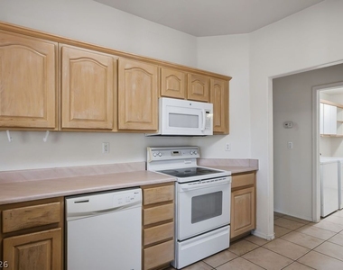 10129 Cresent Creek Drive - Photo Thumbnail 16