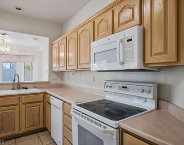 10129 Cresent Creek Drive - Photo Thumbnail 15
