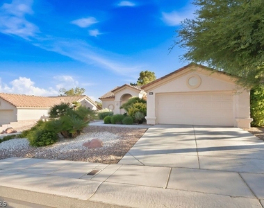 10129 Cresent Creek Drive - Photo Thumbnail 3