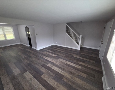 425 Onondaga Street - Photo Thumbnail 2