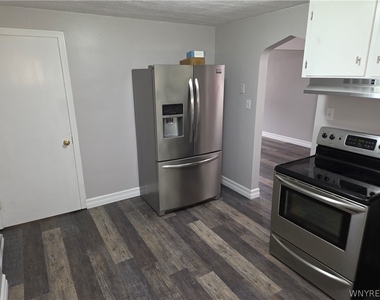 425 Onondaga Street - Photo Thumbnail 4