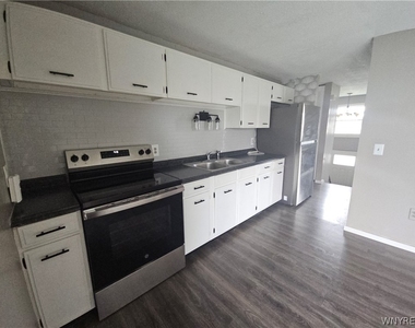 47 W Toulon Drive - Photo Thumbnail 6