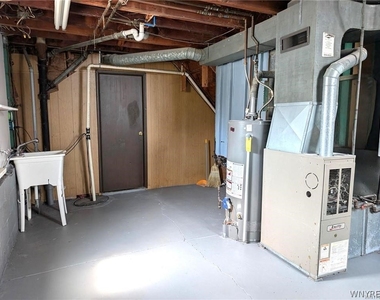 881 Highland Avenue - Photo Thumbnail 16