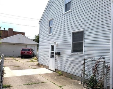 881 Highland Avenue - Photo Thumbnail 19