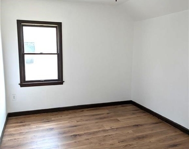 881 Highland Avenue - Photo Thumbnail 11