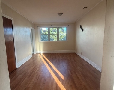 26 Gatchell-upper Street - Photo Thumbnail 1