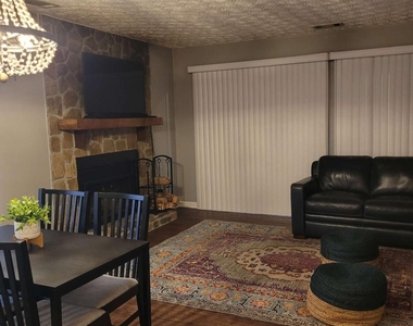 1202 Fairway Oaks - Photo Thumbnail 11