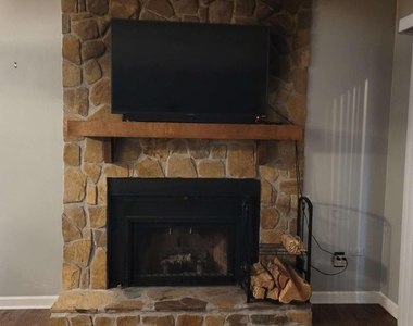 1202 Fairway Oaks - Photo Thumbnail 12