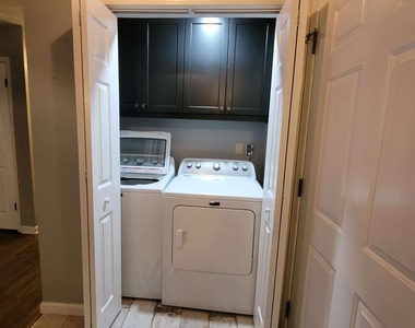 1202 Fairway Oaks - Photo Thumbnail 7