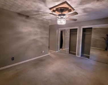 1202 Fairway Oaks - Photo Thumbnail 19